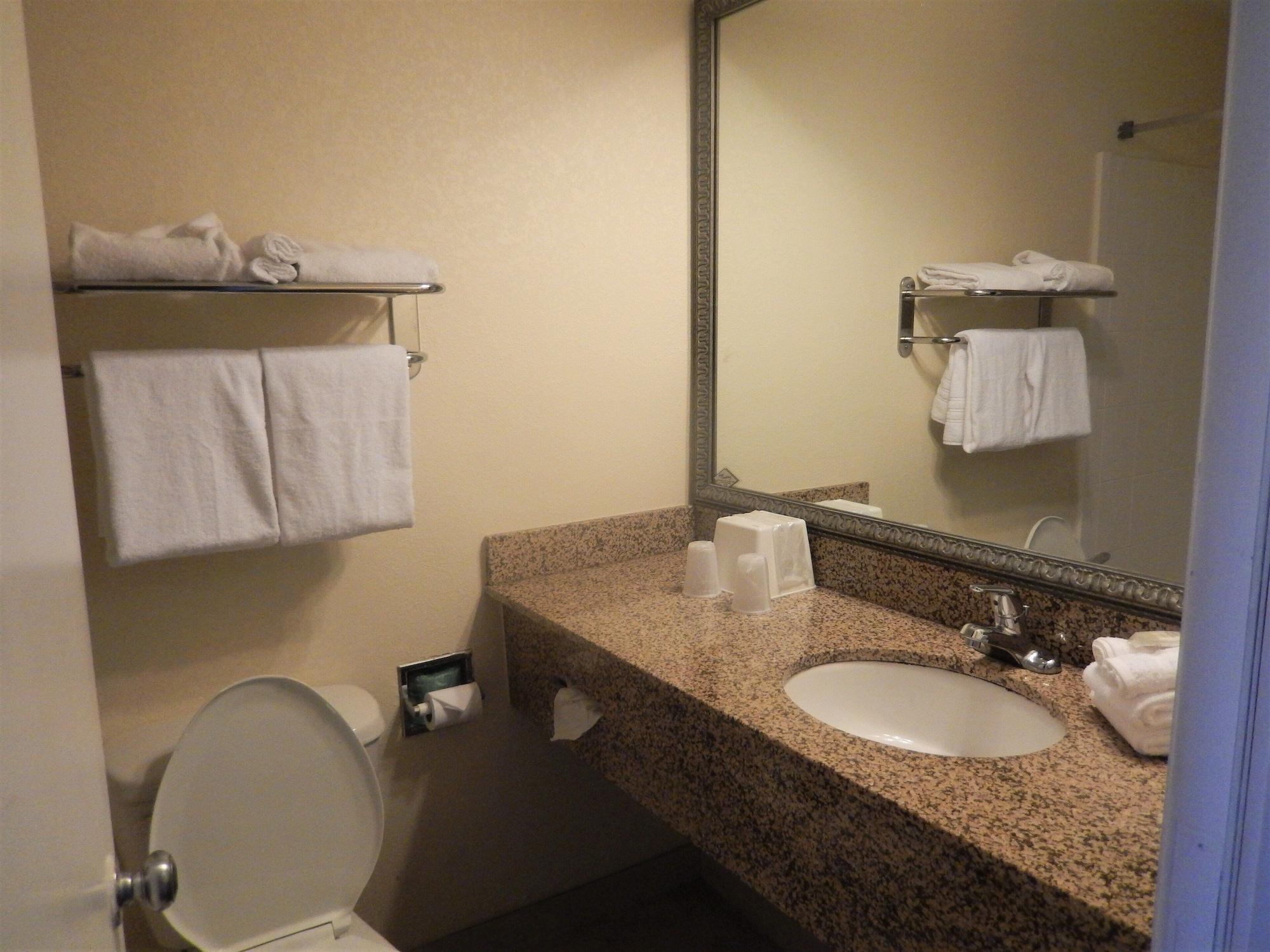 Red Roof Inn Harrisonburg - University Area Esterno foto